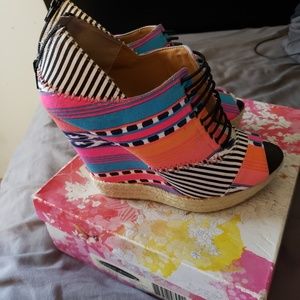 Chinese Laundry Wedges size 9 Multicolor